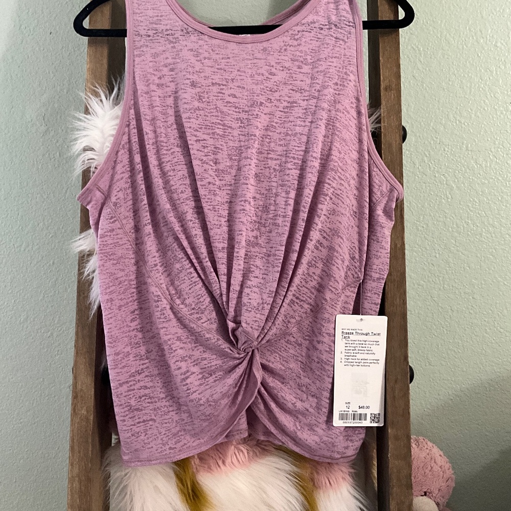 Lululemon Breeze through twist tank